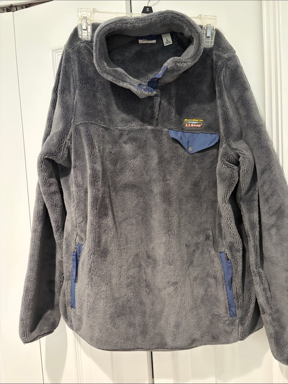 L.L. Bean woman’s Plush Dark Gray Fleece Pullover with Blue Accents